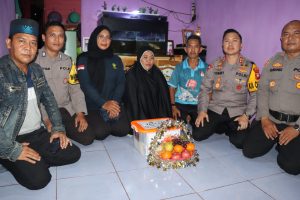 Kapolres Ketapang Jenguk Anggota KPPS Yang Sakit