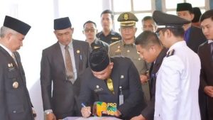 Pelantikan Pejabat Administrator Di Kecamatan Jelai Hulu