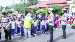 Satlantas Polres Ketapang Kenalkan Tertib Lalu Lintas Kepada Anak Usia Dini