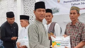 Safari Ramadan Hari Ke-3 Wabup Ketapang Kembali Bagikan Beras Kepada Pengurus Rumah Ibadah