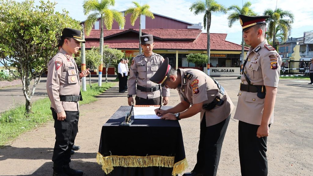 Kapolres Ketapang Pimpin Sertijab Dua Pejabat Polres Ketapang