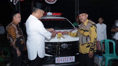 Hadiri Maulid Nabi, Staf Ahli Bupati Ketapang Serahkan Bantuan Ambulance